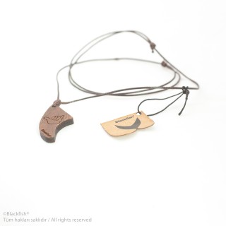 İşlemeli Ceviz Ağacı Kolye Fin Serisi 